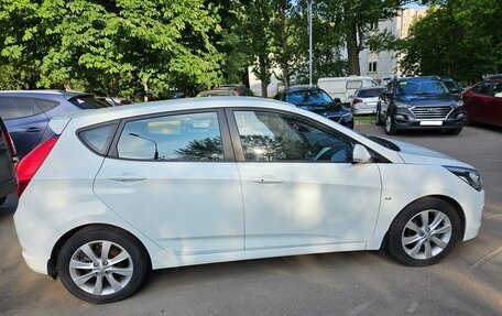 Hyundai Solaris II рестайлинг, 2015 год, 1 100 000 рублей, 7 фотография