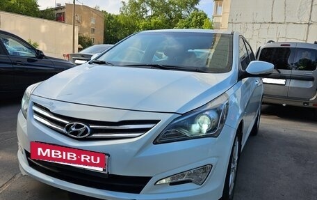 Hyundai Solaris II рестайлинг, 2015 год, 1 100 000 рублей, 2 фотография
