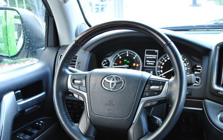 Toyota Land Cruiser 200, 2016 год, 6 099 000 рублей, 13 фотография