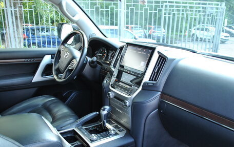Toyota Land Cruiser 200, 2016 год, 6 099 000 рублей, 27 фотография