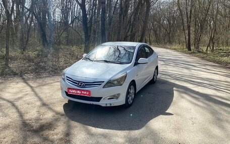 Hyundai Solaris II рестайлинг, 2015 год, 590 000 рублей, 1 фотография