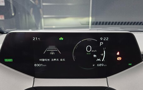 Toyota Prius IV XW50, 2024 год, 3 945 000 рублей, 6 фотография