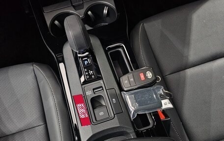 Toyota Prius IV XW50, 2024 год, 3 945 000 рублей, 4 фотография