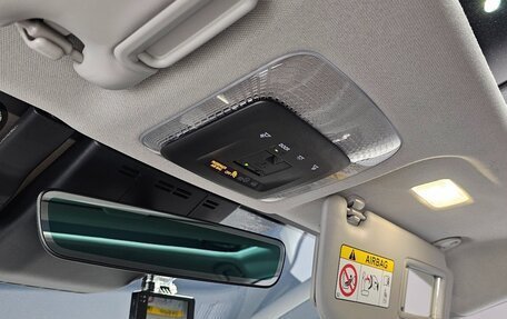 Toyota Prius IV XW50, 2024 год, 3 945 000 рублей, 11 фотография