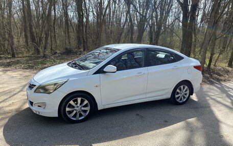 Hyundai Solaris II рестайлинг, 2015 год, 590 000 рублей, 2 фотография