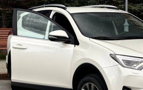 Toyota RAV4, 2017 год, 3 050 000 рублей, 6 фотография