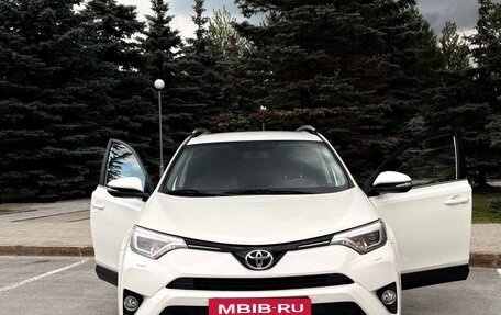 Toyota RAV4, 2017 год, 3 050 000 рублей, 3 фотография