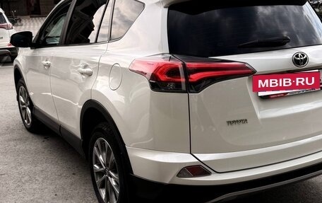 Toyota RAV4, 2017 год, 3 050 000 рублей, 11 фотография