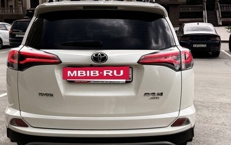 Toyota RAV4, 2017 год, 3 050 000 рублей, 10 фотография