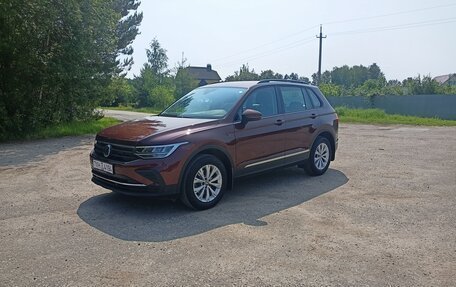 Volkswagen Tiguan II, 2020 год, 2 350 000 рублей, 3 фотография