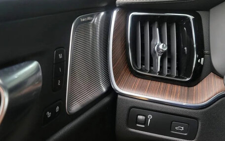 Volvo XC60 II, 2022 год, 3 530 777 рублей, 11 фотография