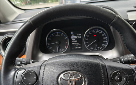 Toyota RAV4, 2017 год, 2 450 000 рублей, 13 фотография