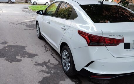 Hyundai Solaris II рестайлинг, 2021 год, 1 750 000 рублей, 2 фотография