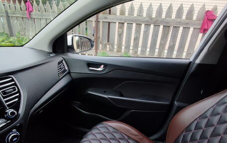 Hyundai Solaris II рестайлинг, 2021 год, 1 750 000 рублей, 3 фотография