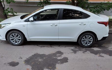 Hyundai Solaris II рестайлинг, 2021 год, 1 750 000 рублей, 25 фотография