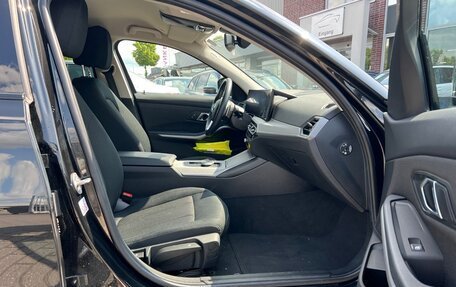 BMW 3 серия, 2022 год, 3 200 000 рублей, 13 фотография