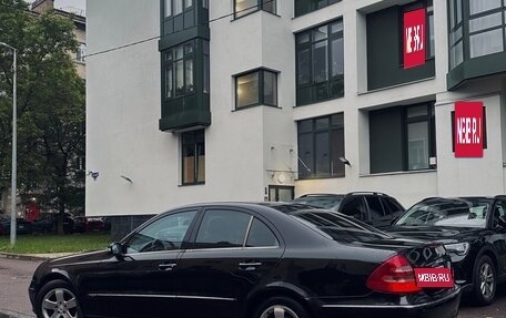 Mercedes-Benz E-Класс, 2004 год, 569 000 рублей, 5 фотография