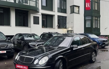 Mercedes-Benz E-Класс, 2004 год, 569 000 рублей, 3 фотография