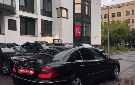 Mercedes-Benz E-Класс, 2004 год, 569 000 рублей, 10 фотография