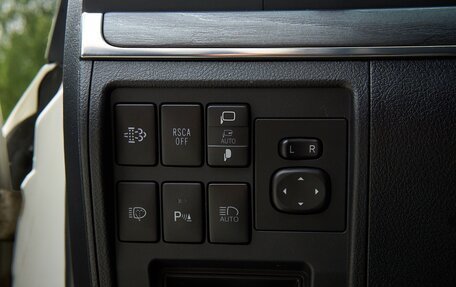 Toyota Land Cruiser 200, 2018 год, 7 500 000 рублей, 14 фотография