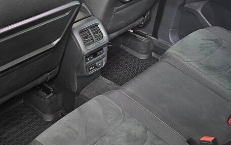 Volkswagen Tiguan II, 2018 год, 2 500 000 рублей, 7 фотография