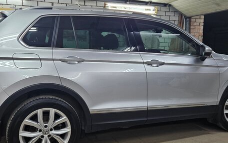 Volkswagen Tiguan II, 2018 год, 2 500 000 рублей, 2 фотография