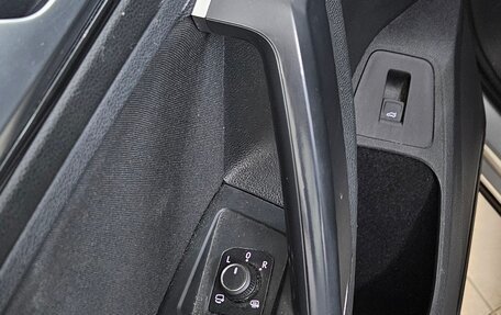 Volkswagen Tiguan II, 2018 год, 2 500 000 рублей, 4 фотография