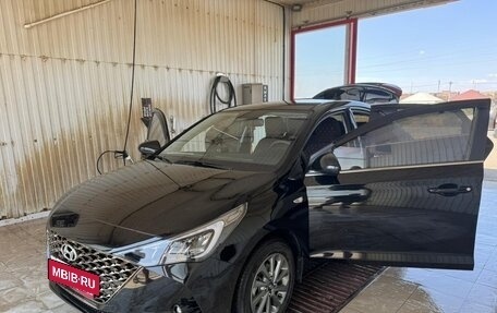 Hyundai Solaris II рестайлинг, 2022 год, 1 850 000 рублей, 3 фотография