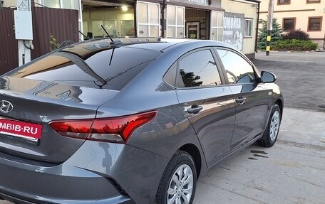 Hyundai Solaris II рестайлинг, 2021 год, 1 720 000 рублей, 5 фотография