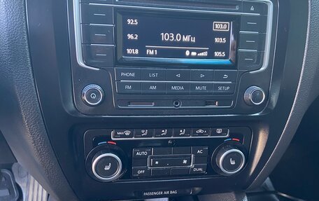 Volkswagen Jetta VI, 2011 год, 1 100 000 рублей, 2 фотография