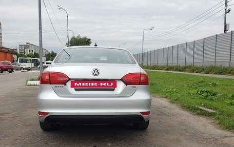 Volkswagen Jetta VI, 2013 год, 825 000 рублей, 3 фотография