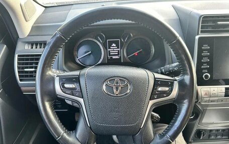 Toyota Land Cruiser Prado 150 рестайлинг 2, 2021 год, 5 440 000 рублей, 9 фотография