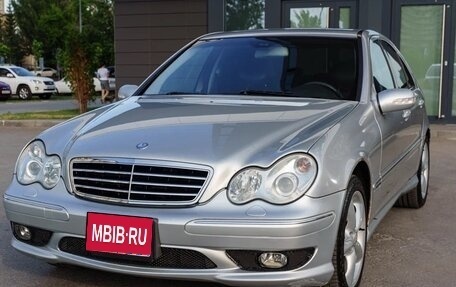 Mercedes-Benz C-Класс, 2004 год, 850 000 рублей, 1 фотография
