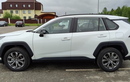 Toyota RAV4, 2024 год, 3 750 000 рублей, 2 фотография