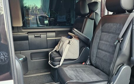 Volkswagen Multivan T6 рестайлинг, 2018 год, 4 750 000 рублей, 8 фотография