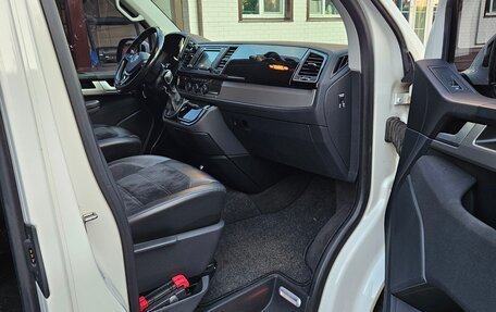 Volkswagen Multivan T6 рестайлинг, 2018 год, 4 750 000 рублей, 2 фотография