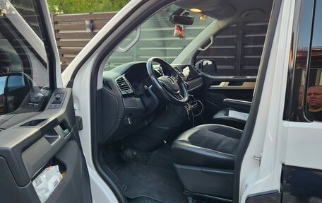 Volkswagen Multivan T6 рестайлинг, 2018 год, 4 750 000 рублей, 9 фотография