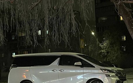 Toyota Vellfire II, 2017 год, 3 990 000 рублей, 2 фотография