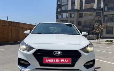 Hyundai Solaris II рестайлинг, 2017 год, 900 000 рублей, 1 фотография