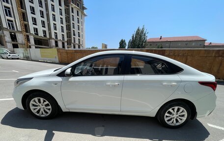 Hyundai Solaris II рестайлинг, 2017 год, 900 000 рублей, 4 фотография