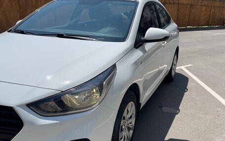 Hyundai Solaris II рестайлинг, 2017 год, 900 000 рублей, 3 фотография