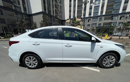Hyundai Solaris II рестайлинг, 2017 год, 900 000 рублей, 5 фотография