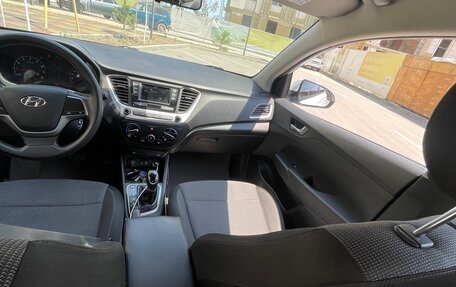 Hyundai Solaris II рестайлинг, 2017 год, 900 000 рублей, 9 фотография