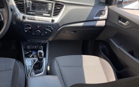 Hyundai Solaris II рестайлинг, 2017 год, 900 000 рублей, 13 фотография
