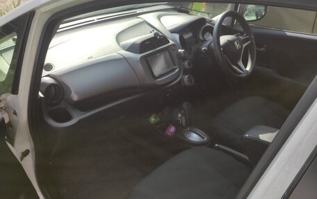 Honda Fit III, 2010 год, 900 000 рублей, 10 фотография