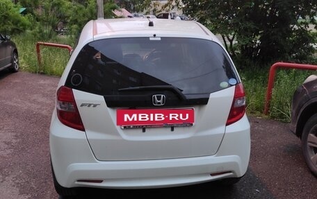 Honda Fit III, 2010 год, 900 000 рублей, 4 фотография