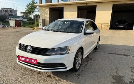 Volkswagen Jetta VI, 2015 год, 940 000 рублей, 2 фотография