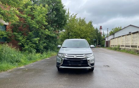 Mitsubishi Outlander III рестайлинг 3, 2016 год, 1 650 000 рублей, 2 фотография