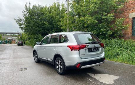 Mitsubishi Outlander III рестайлинг 3, 2016 год, 1 650 000 рублей, 6 фотография