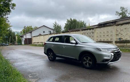 Mitsubishi Outlander III рестайлинг 3, 2016 год, 1 650 000 рублей, 3 фотография